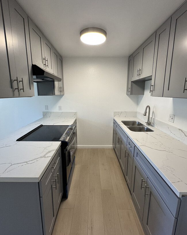 Building Photo - Glentana Apartments