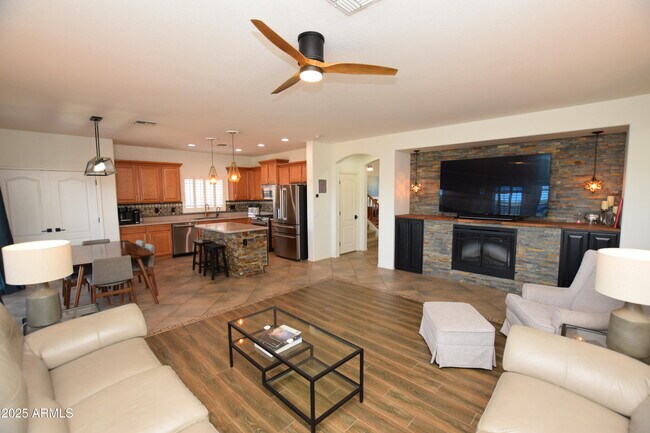 Building Photo - 44236 Adobe Cir