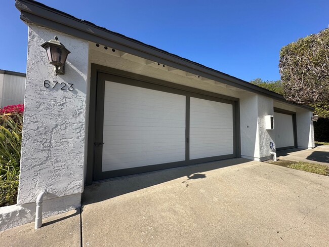 Building Photo - 3 Bedroom Townhome in Mission Valley for R...