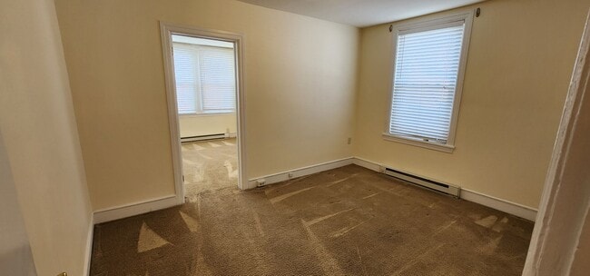 Building Photo - 33 S York Rd