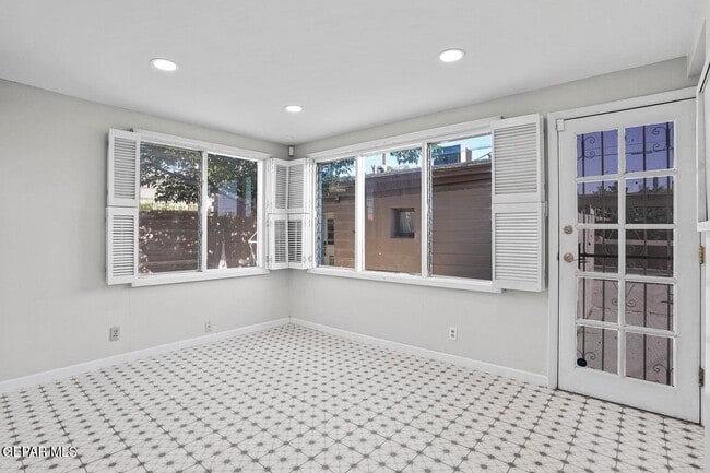 Building Photo - 3225 Fort Blvd