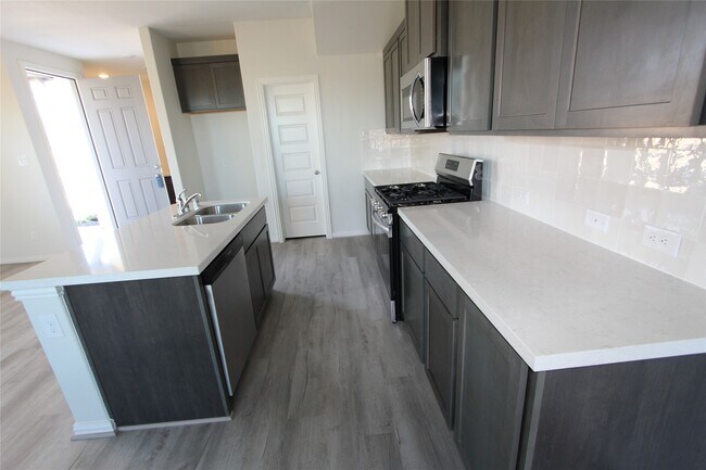 Building Photo - 27802 Western Crk Ct