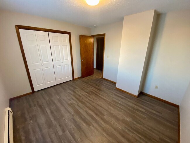 Building Photo - 1017 21st St SE