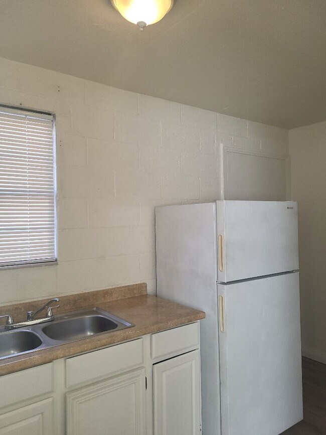 Building Photo - 913 Willow St