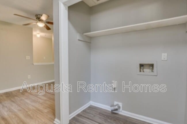 Building Photo - 2814 Thomas Ln