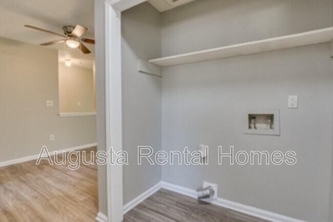 Building Photo - 2820 Thomas Ln