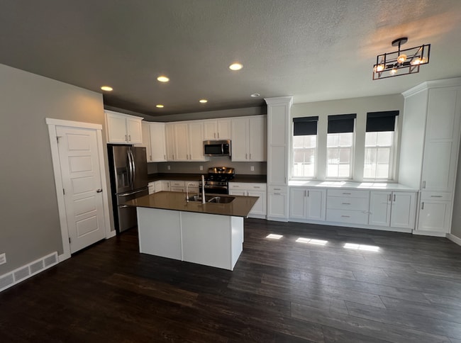 Building Photo - Spacious 3-Bedroom Home in Prime Lehi Loca...