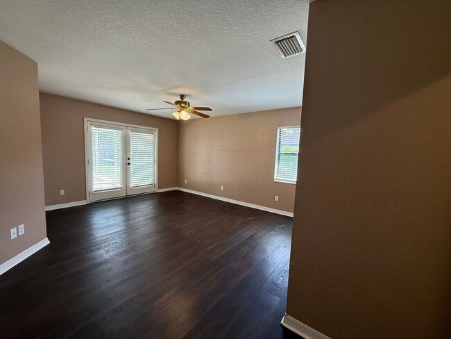 Building Photo - Charming 3-Bed, 2-Bath Oasis with Pool & E...