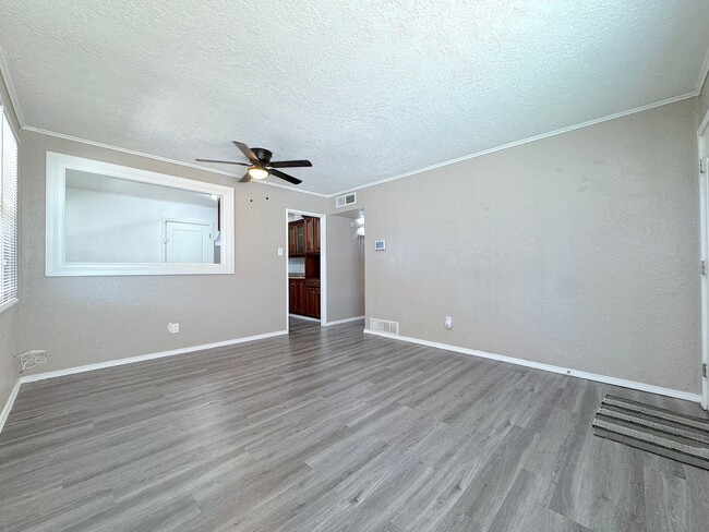 Building Photo - East/Central El Paso 3bed/1bath Refrig A/C with Outdoor Kitchen Oasis!