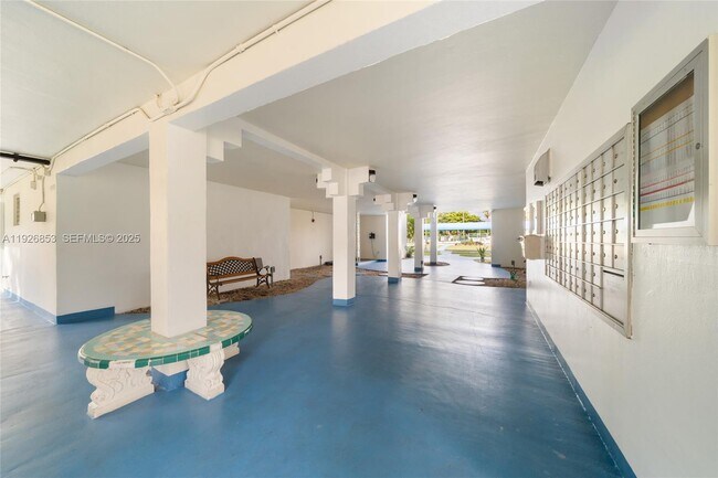 Building Photo - 1701 NE 191st St