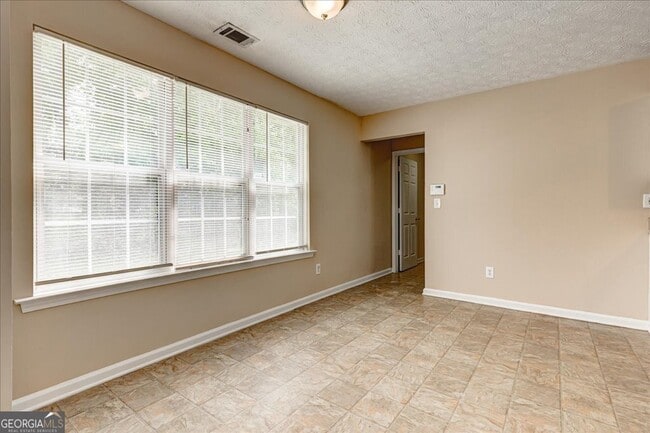 Building Photo - 1475 Trafalgar Way