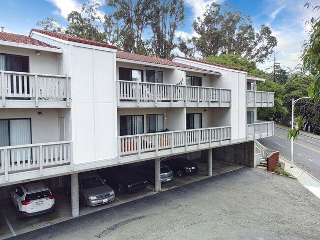 Building Photo - 920 Fletcher Ln