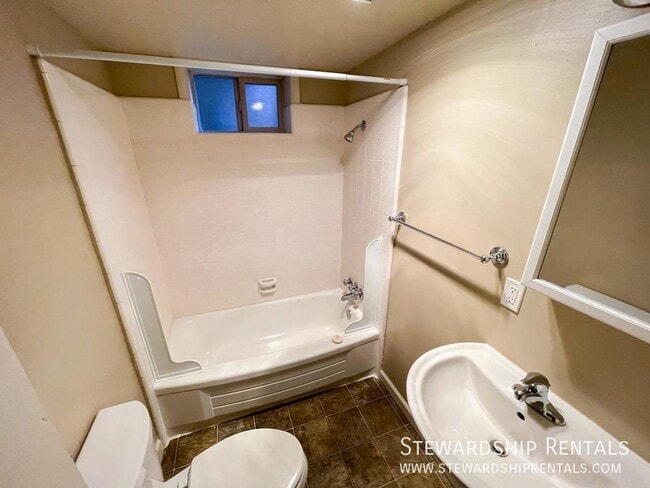 Building Photo - 1831 Kincaid St