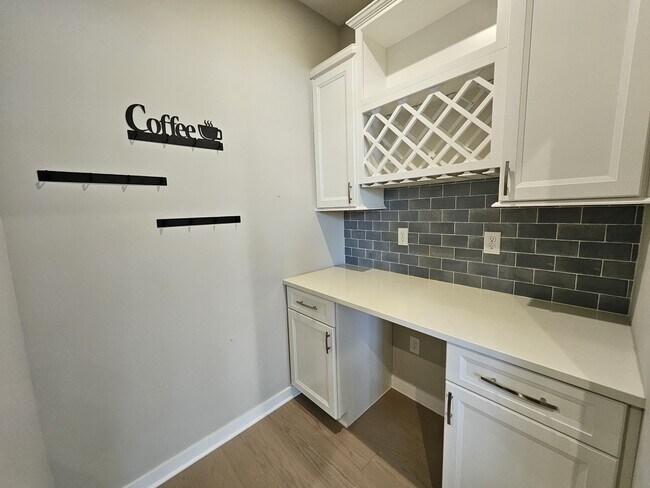 Building Photo - 228 Oakhurst Wy