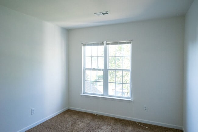 Building Photo - Pet-Friendly! Ballantyne/Blakeney, 4 bedroom-2.5 bath home on beautiful cul-de-sac lot