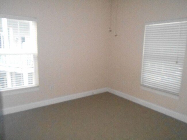 Building Photo - 3 bedroom, 2 bath condo in The Fountains