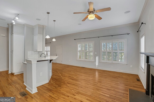 Building Photo - 225 Carlyle Park Dr