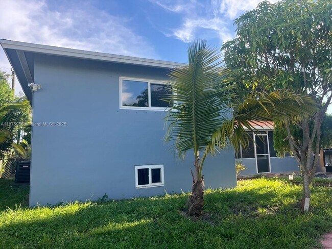 Building Photo - 1330 NE 203rd St