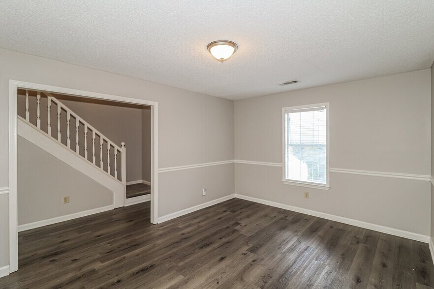 Building Photo - 8289 Crimson Creek Dr