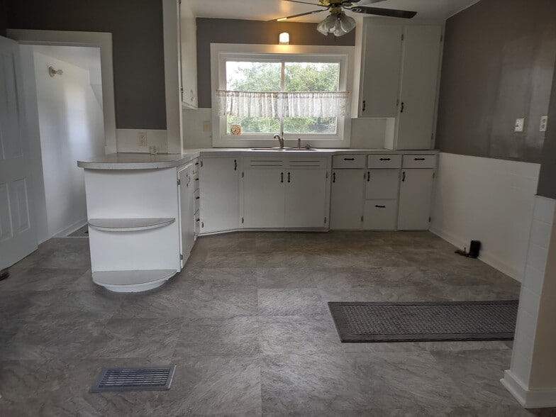 Kitchen - 8563 Crane Creek Rd