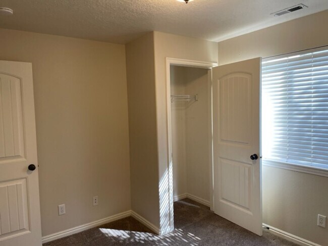 Building Photo - Beautiful 3-Bedroom Condo in Pleasant Grove