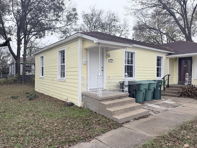 Building Photo - 620 N Walnut St