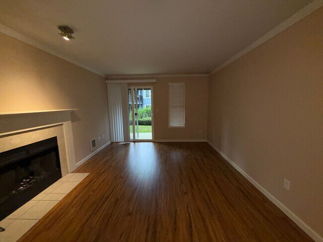 Building Photo - 2 Bed 1 Bath Kirkland