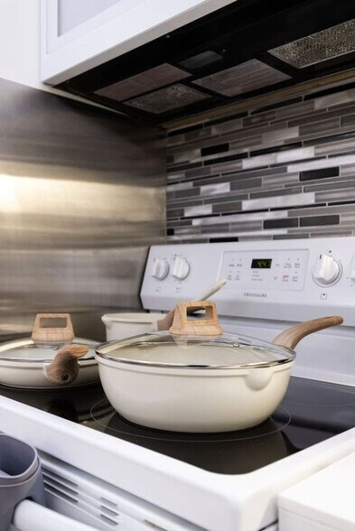 Building Photo - 12607 Larchmere Blvd