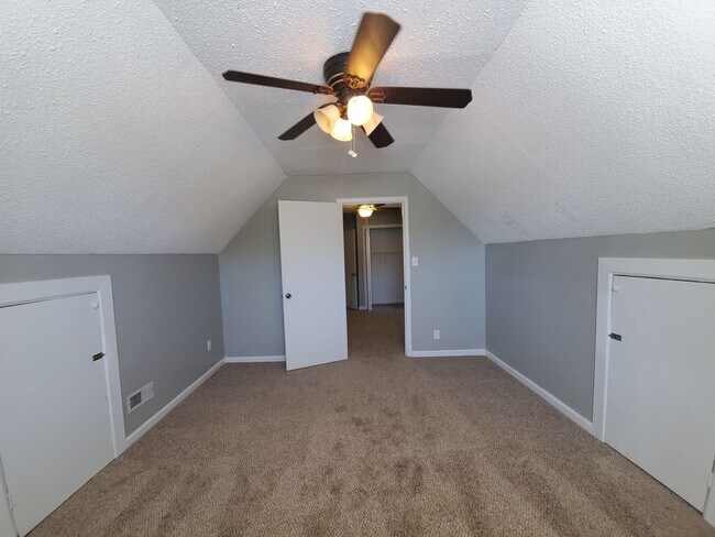 Building Photo - 3406 Oak Lawn Dr