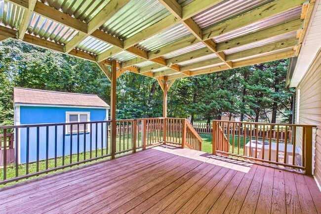 Building Photo - Charming Ranch Home with Bonus Studio & Ou...