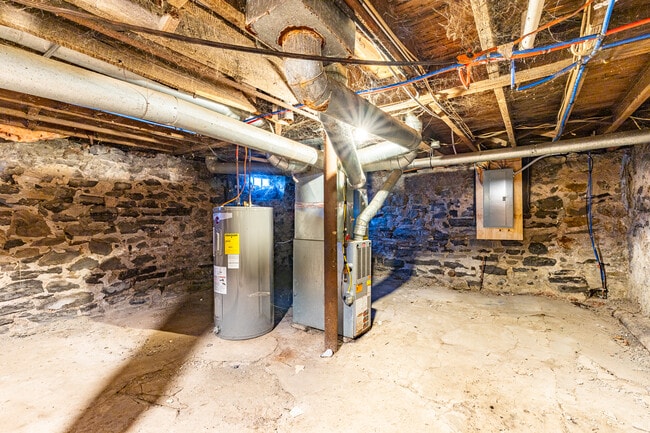 Building Photo - 243 Chamberlain St