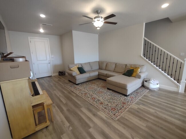 Building Photo - 527 N 550 W