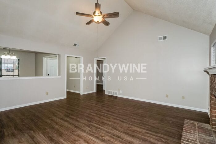 Building Photo - 5762 Riverhead Ave