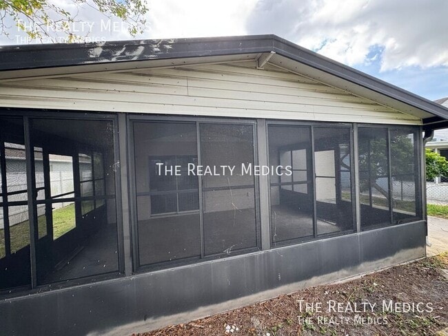 Building Photo - 8125 Golden Chickasaw Cir