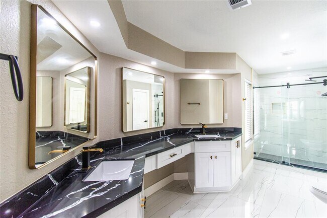 Building Photo - 3227 Westwick Dr