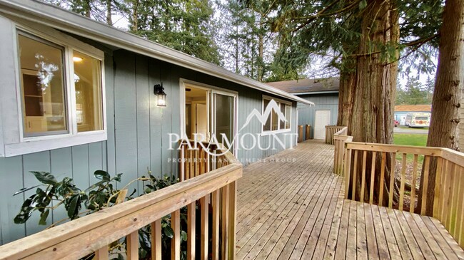 Building Photo - Bright and Modern 2 Bed with Large Bonus Room/Den!