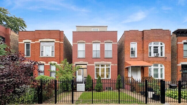 Building Photo - 1329 N Oakley Blvd