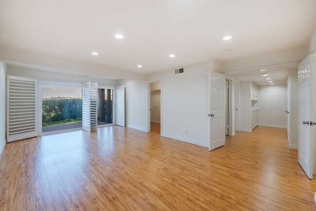 Building Photo - 37 Cottonwood Cir