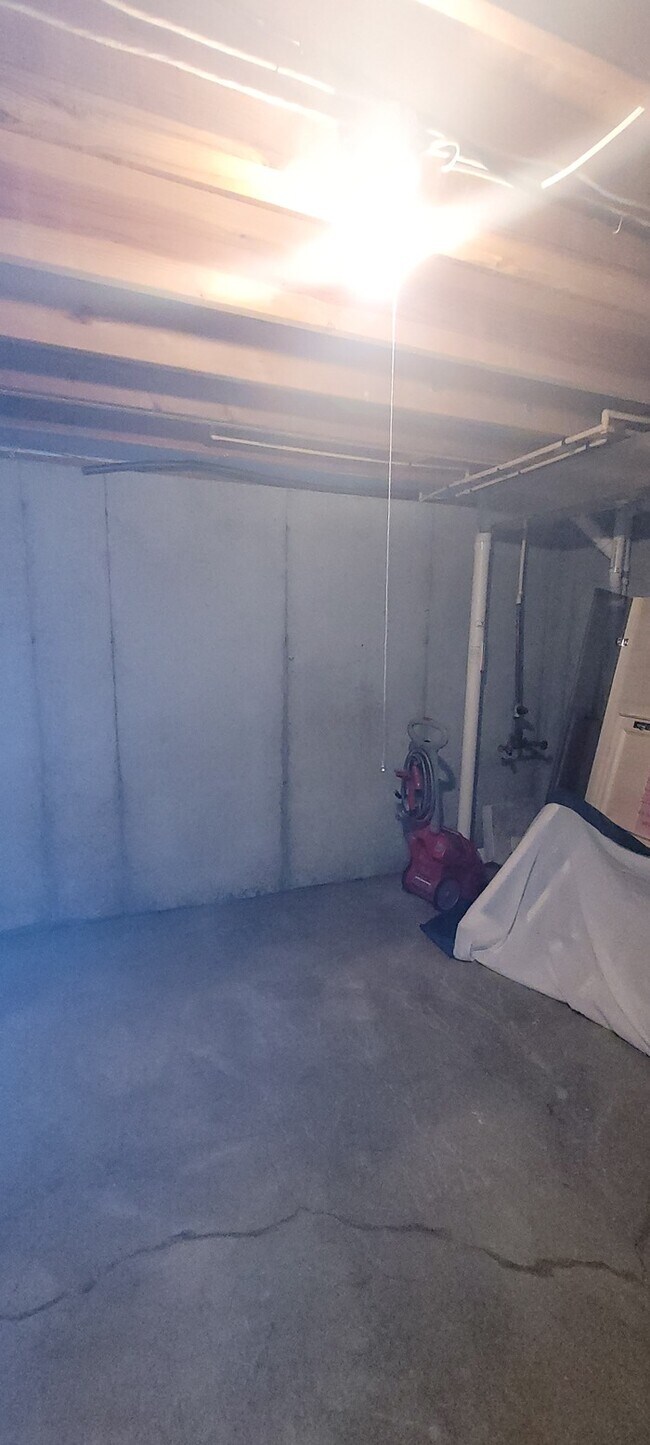 Building Photo - Fruitfully ready for your move in!