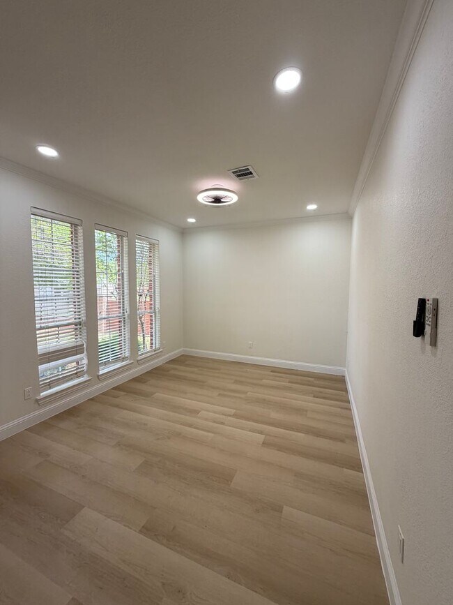 Building Photo - Updated Four Bedroom in Rowlett
