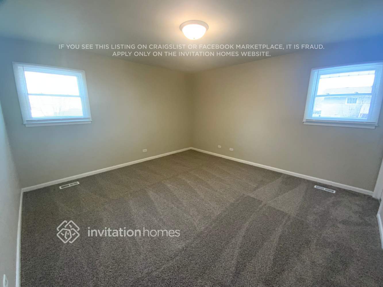 Building Photo - 906 E Sayles Dr