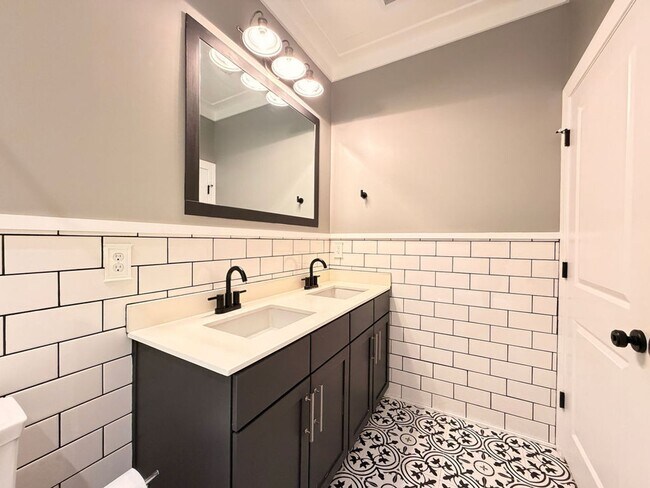 Building Photo - Available July 1st. Beautiful 4 BR/2.5 BA Home in Highly Desirable Park West! Landscaping included!