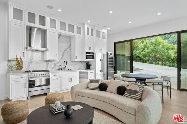 Building Photo - 3140 Coldwater Canyon Ave