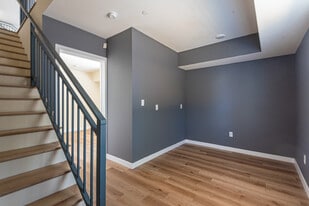 Entryway Den - 16753-16755 1/2 Sherman Way