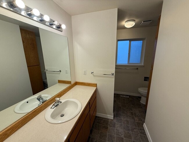 Building Photo - 180-190 NE 10th St