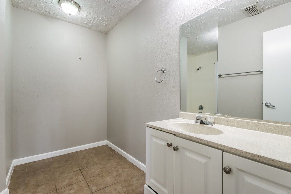 Building Photo - 10618 Plum Lake Dr