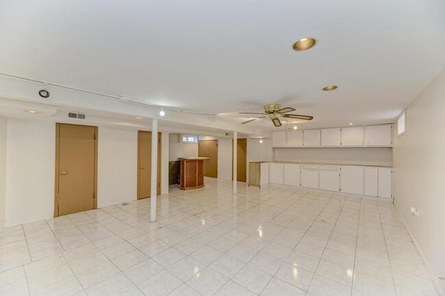 Building Photo - 4544 N Oriole Ave