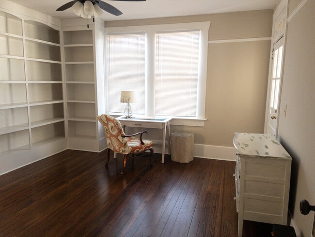 Building Photo - 302 Durden St