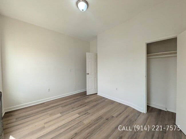 Building Photo - 26 Vineyard Ave