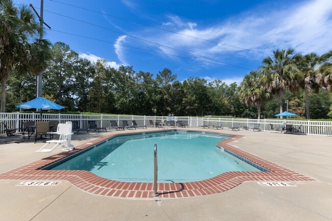 Building Photo - Savannah Sound